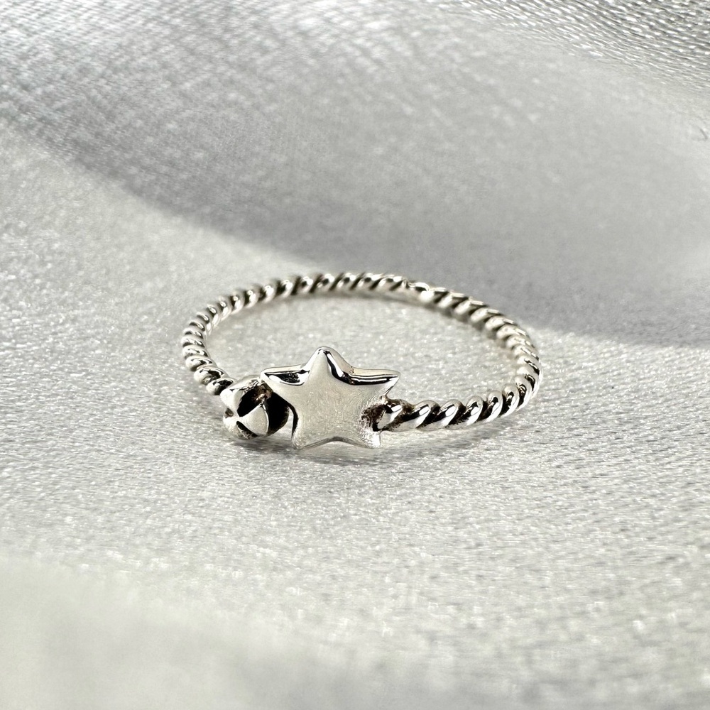 925 Sterling Silver Star Rope Ring w/ polishing cloth Size 4 NEW